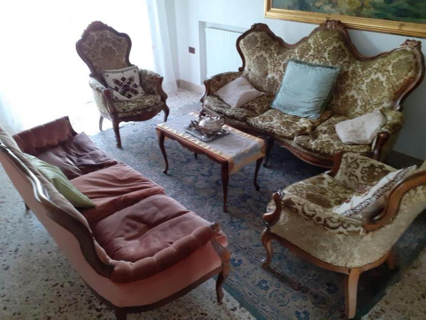 Bed and Breakfast A Casa Di Adele Caserta Exterior foto